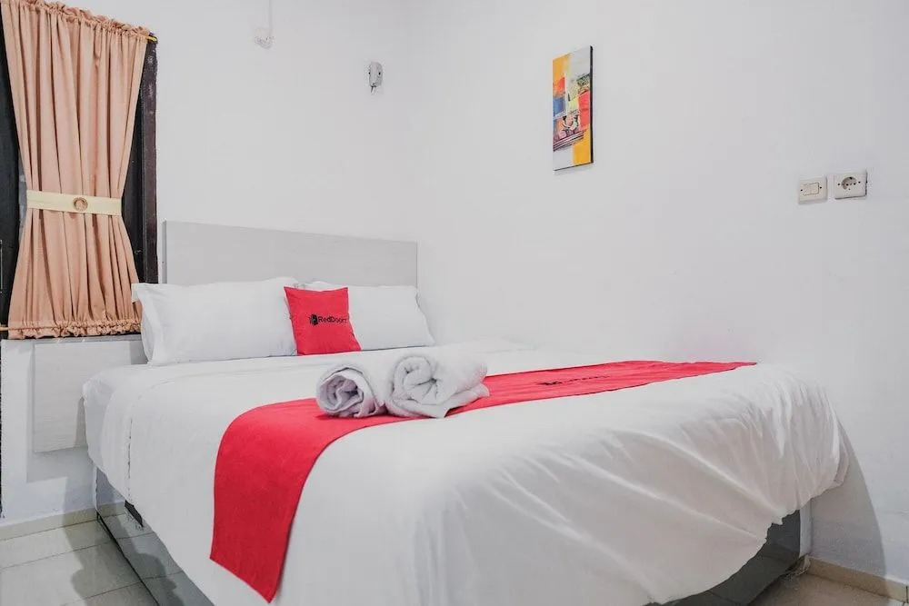 RedDoorz near Jalan Soeprapto Bengkulu