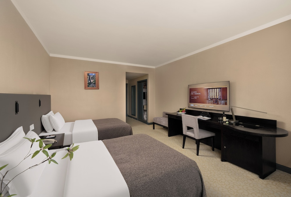 Guizhou Fengrun Karst Hotel