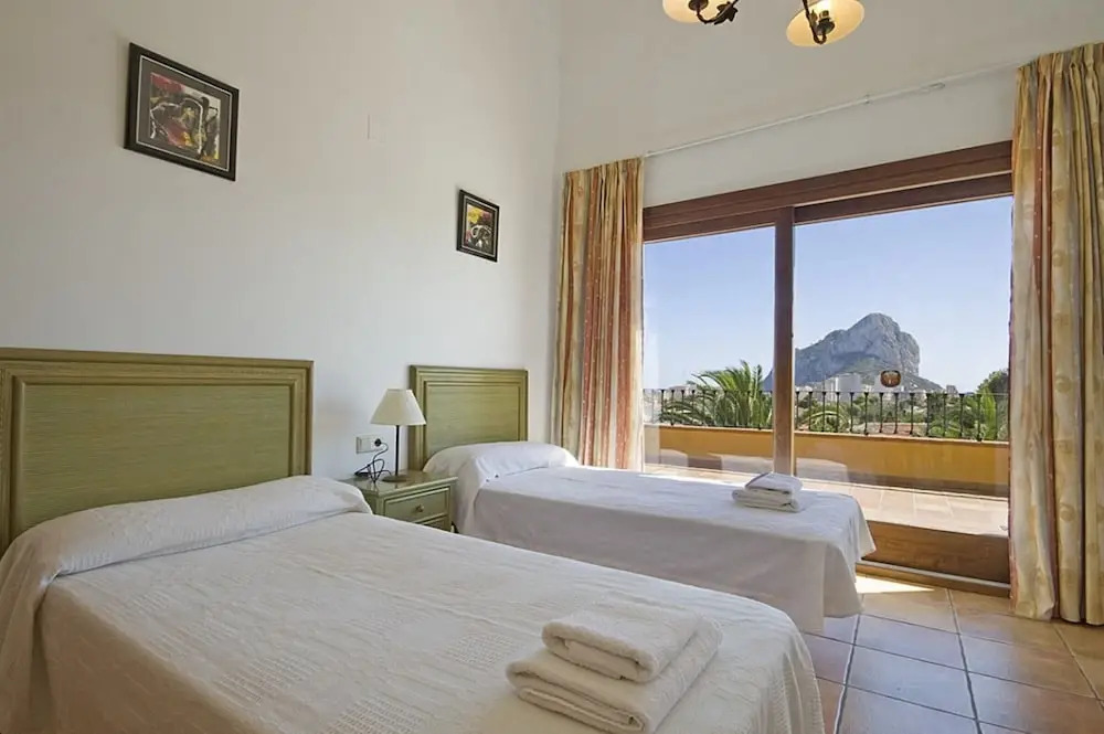 Villa - 6 Bedrooms with Pool and WiFi - 104983
