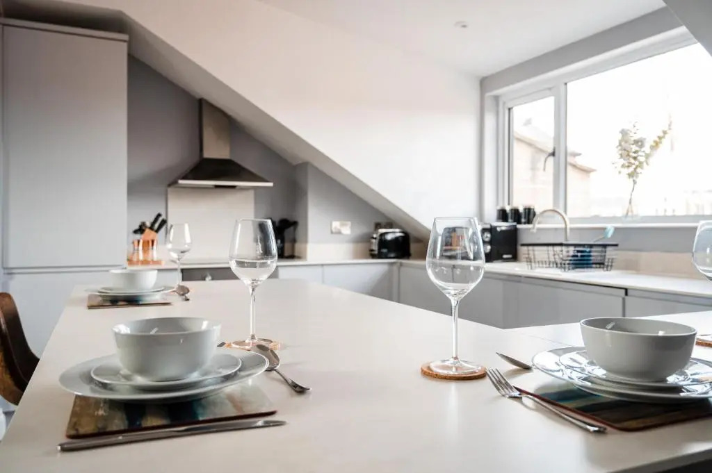 Lovely 2-bed double en-suite with Cathedral views