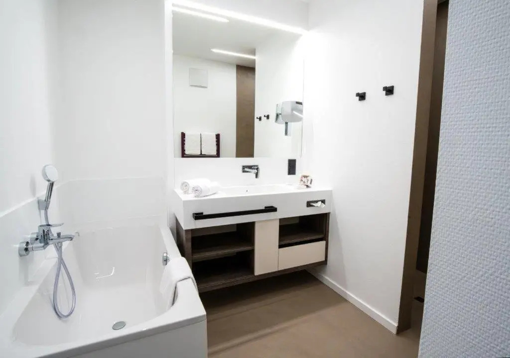CHRIZZ Rooms