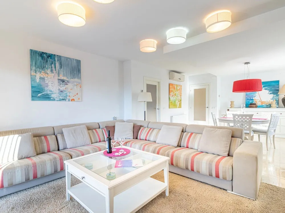 Stylish, Spacious Villa With Private Swimming Pool Walking Distance of the Beach