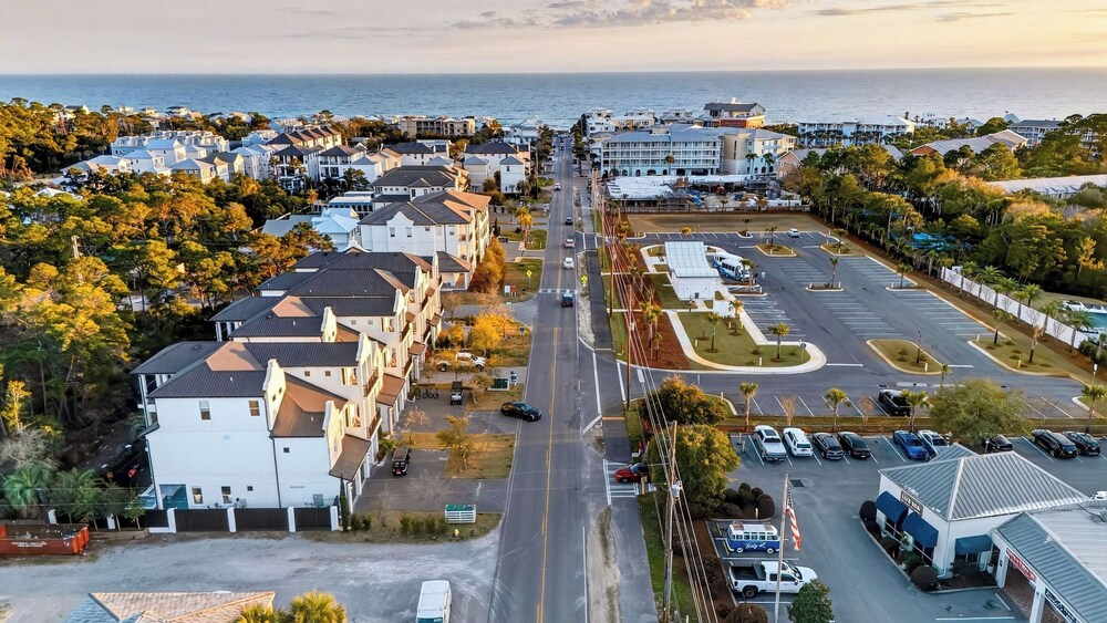 Sleeps 39 2 Luxe Homes w/ Free Golf Cart, Private Pool+spa 3 Blocks to Beach