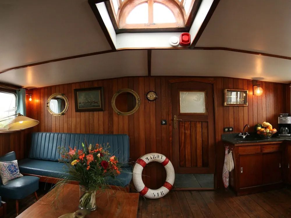 Boat Opoe Sientje