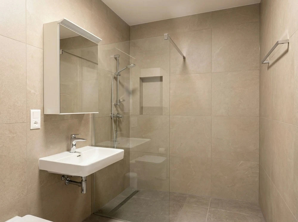8-Min to Airport 1BR & 1LR Flat