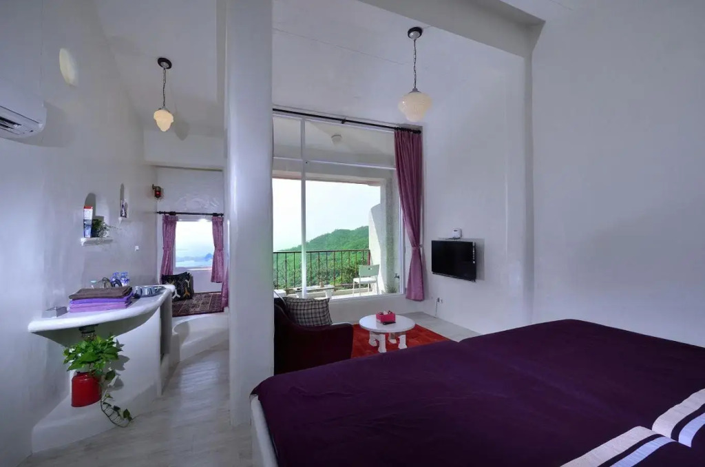 Sunny Room