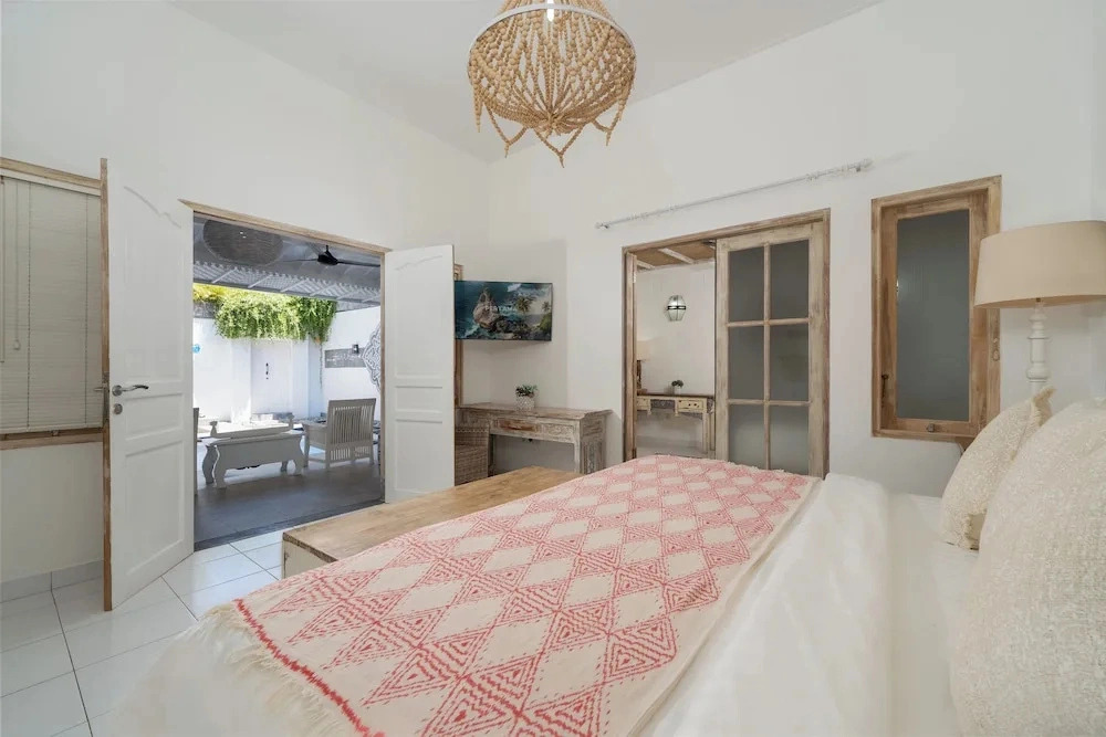 Peacock Bungalow by Pertama Stay