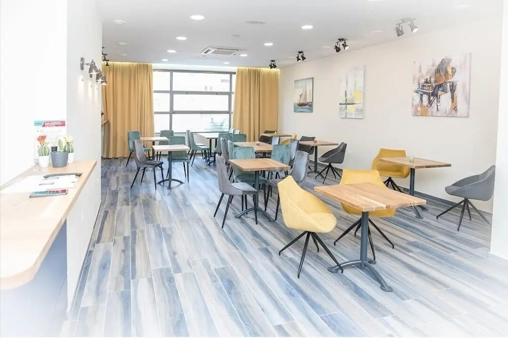 AI HOSTEL