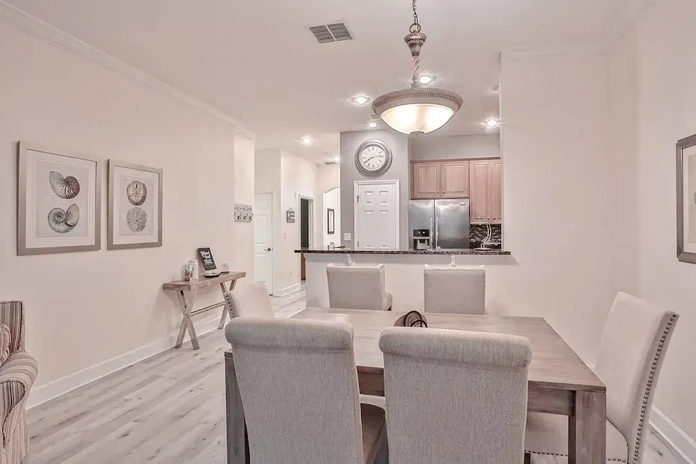Elegant Waterfront Condo With Central AC, Balcony, and Shared Pools & hot Tubs