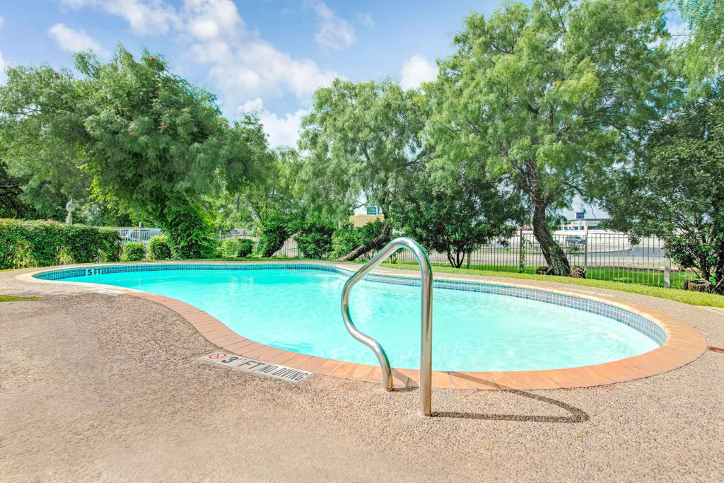 Super 8 by Wyndham San Antonio/Fiesta