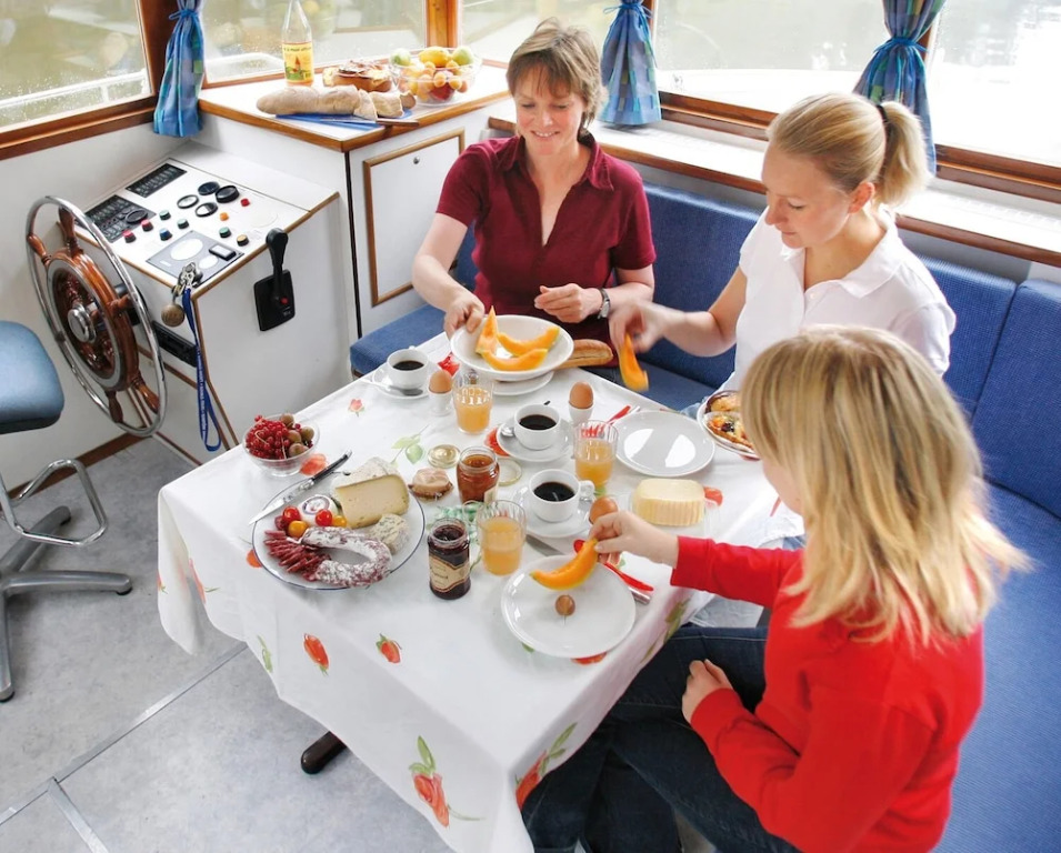 Budget Apartments at Niderviller Marina by Kuhnle-Tours