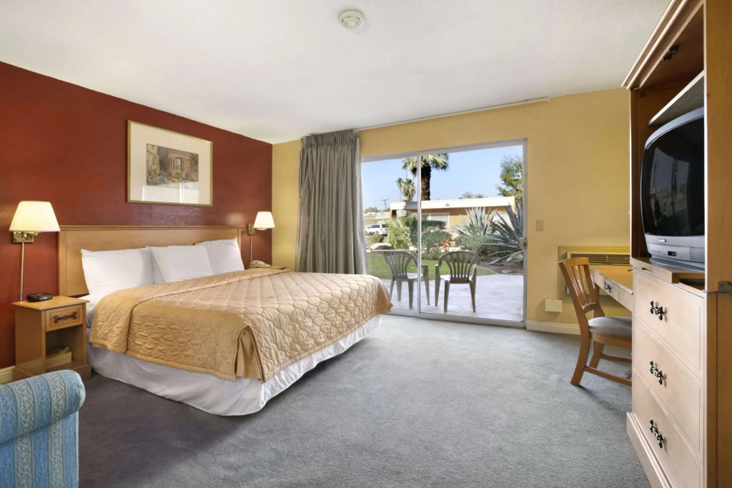 Sol Springs Inn
