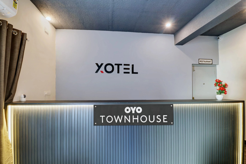 Townhouse Ecity Inn