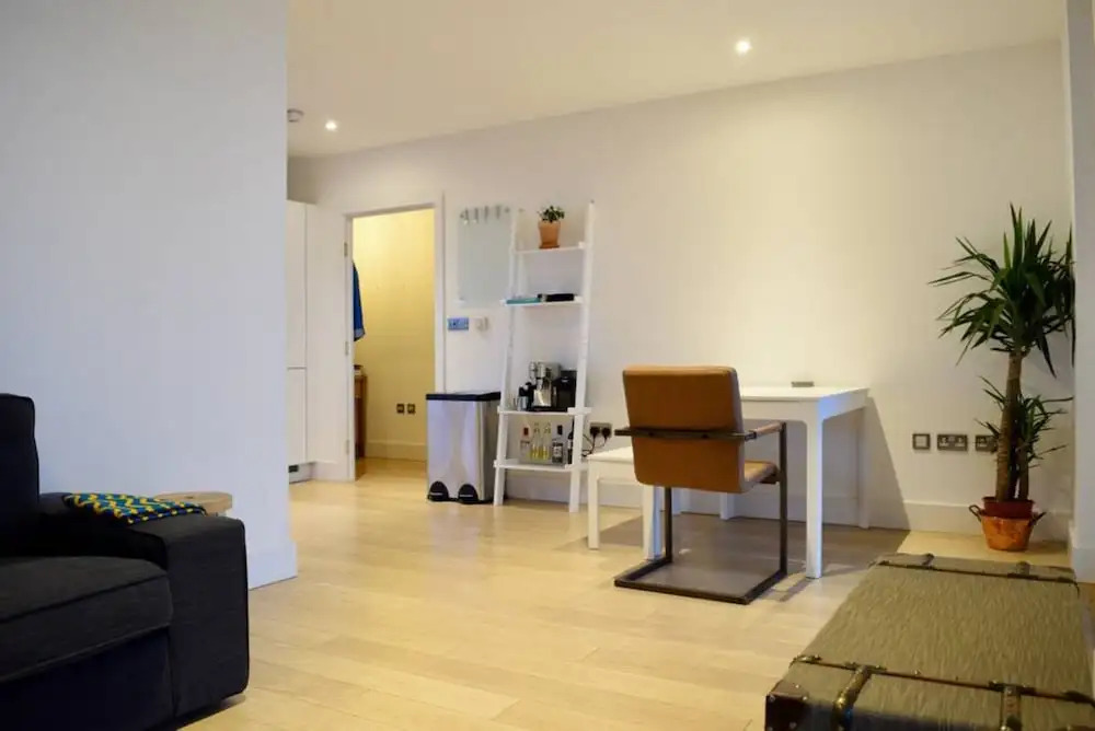1 Bedroom Property in Brixton With Balcony