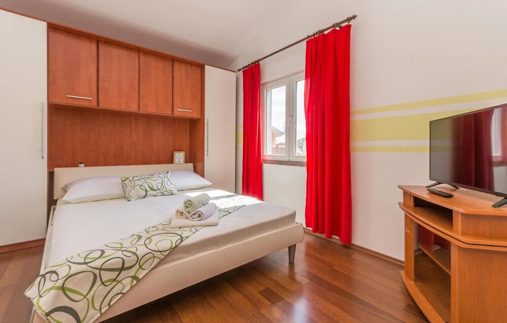Beautiful Home in Biograd na Moru With Wifi and 4 Bedrooms