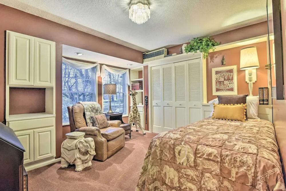 Spacious Hillsboro Home ~ 18 Mi to Portland!