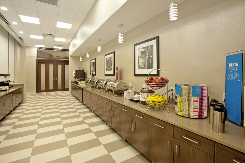 Hampton Inn & Suites - Minneapolis/Downtown