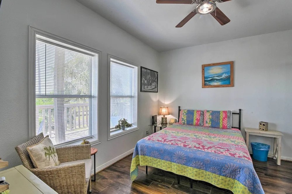 Bayfront Fishing Pier: Galveston Island Home
