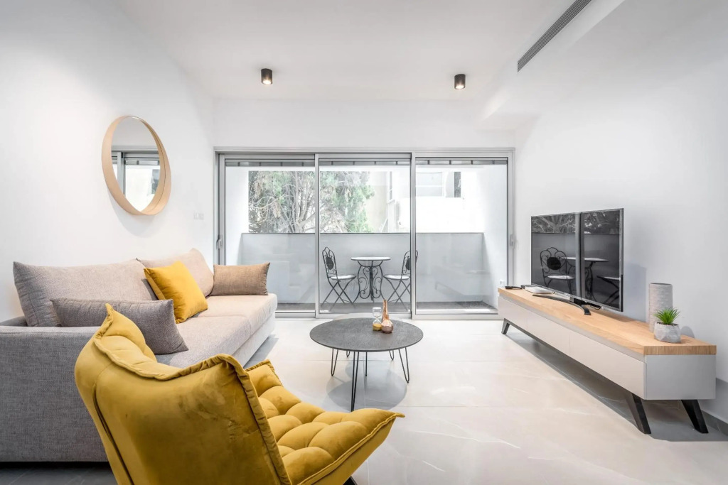 Stunning 1 BDR with balcony on Sheinkin st