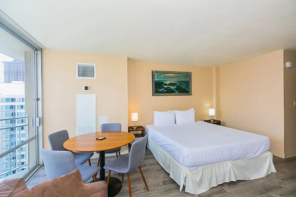 Ilikai Marina Studio City View Condos with Fully Equipped Kitchens & Free Wifi