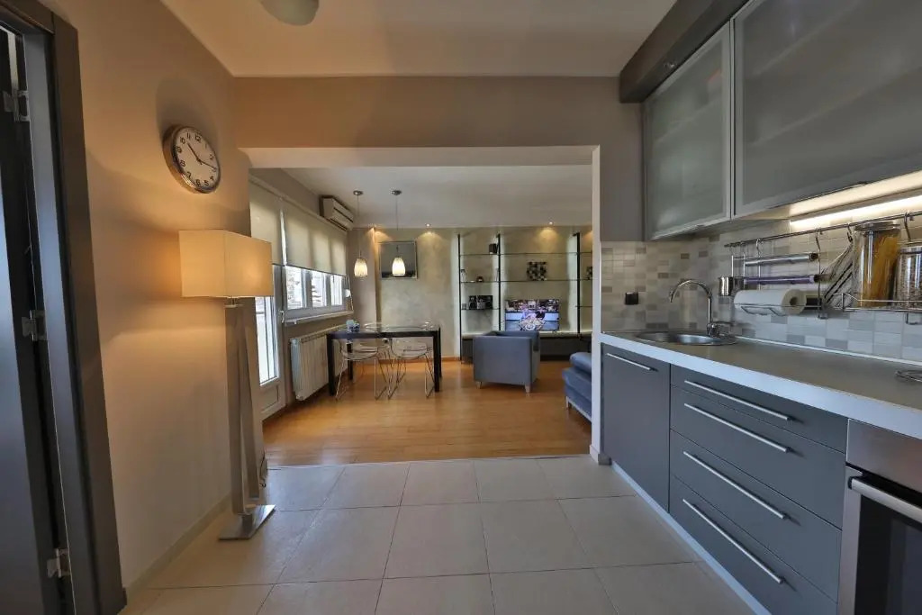 Business & Travel Apartments