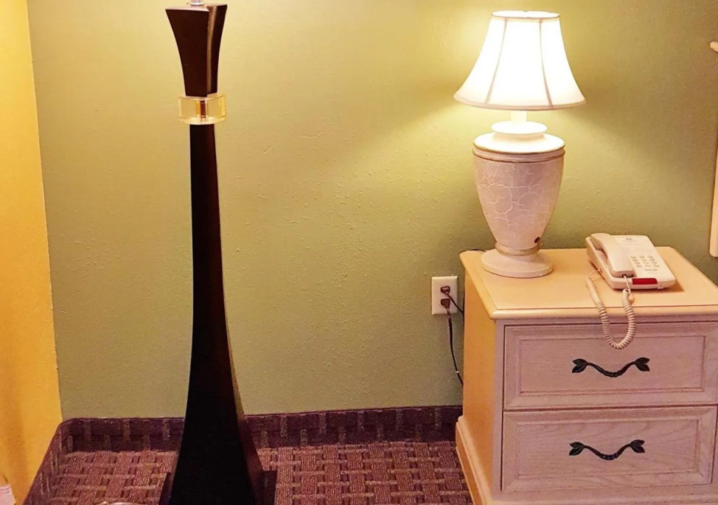 Hilcrest Inn & Suites