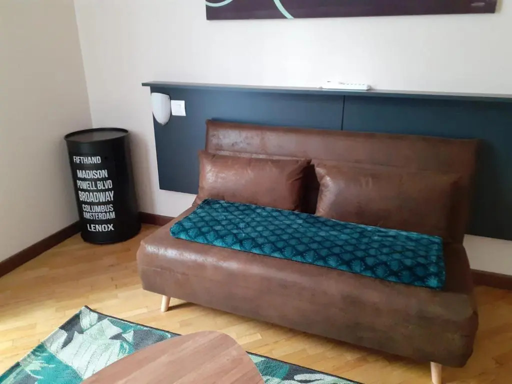 Gira Guest House