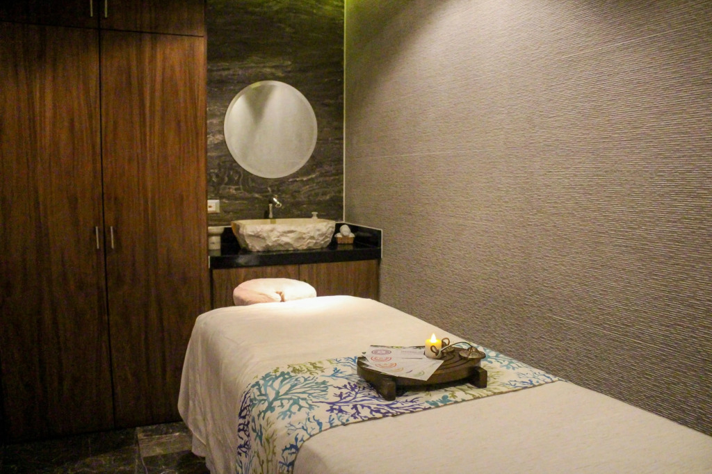The Fives Downtown Hotel & Residences, Curio Collection by Hilton