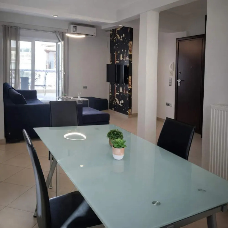 Faliro Escape - Spacious Stay in Thessaloniki