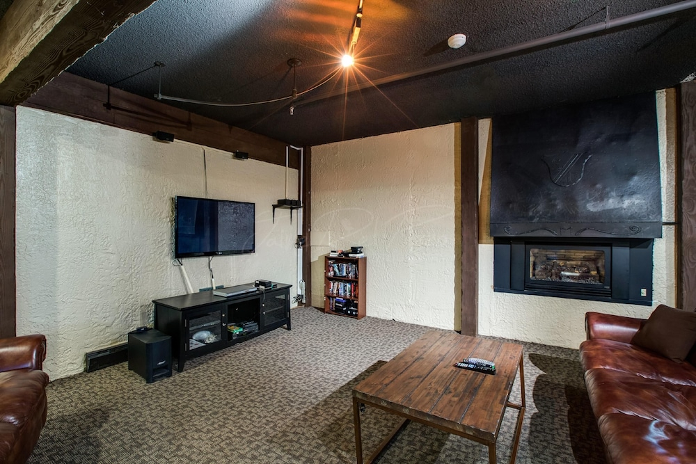 37SLL - Economical - Convenient - Kitchenette - Sleeps 2