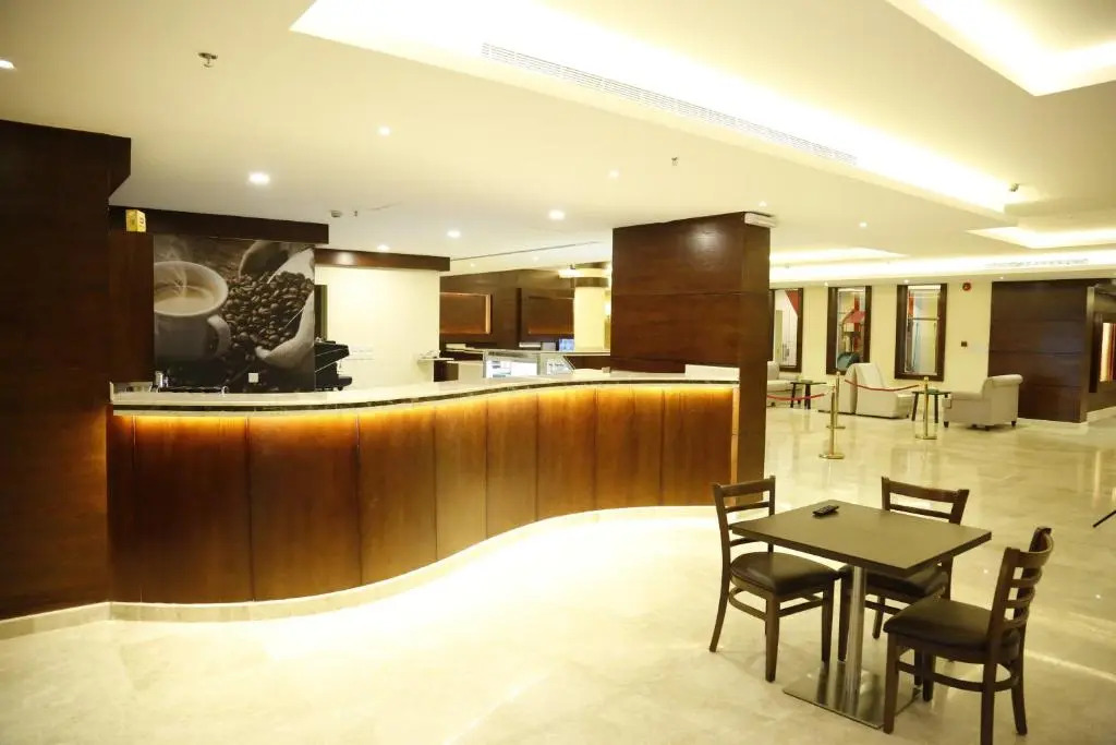 Flora Hotel Suite 2