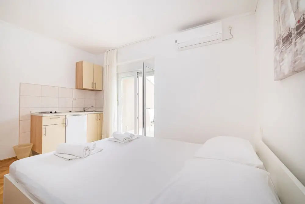 Studio Apartments Near Center 4