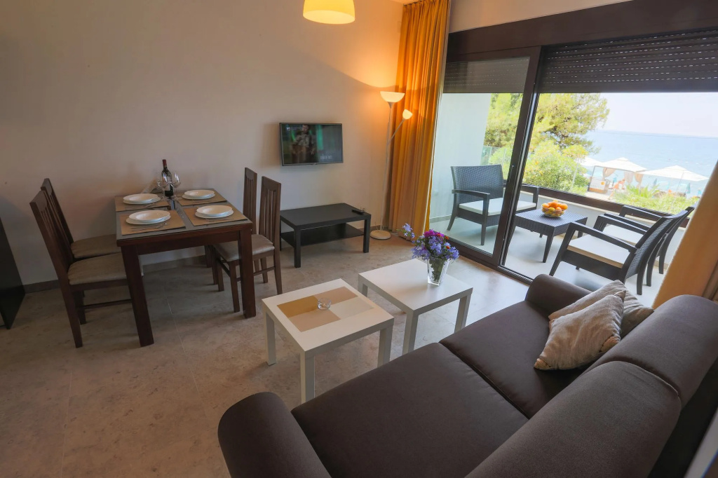 Apartments Kuce Lekovica Beach & snack bar- Bistro