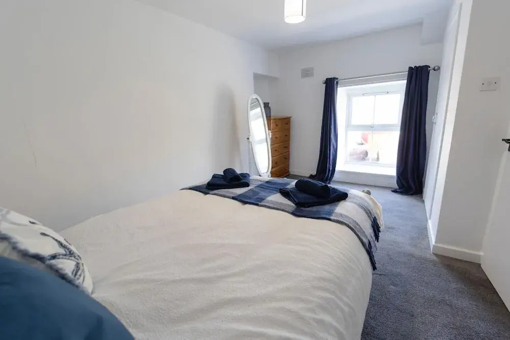 4 Guests - Pet Friendly - Fireplace - Parking