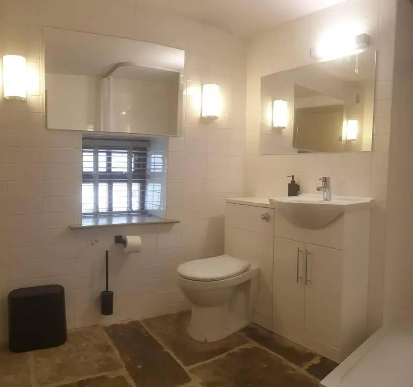 Pemberton - Suite in Canalside Guesthouse