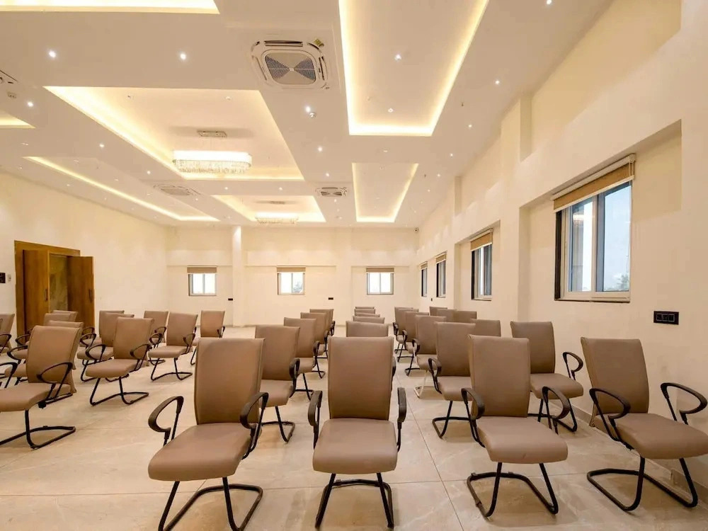 Palette Hotel Pune, Midc Chinchwad