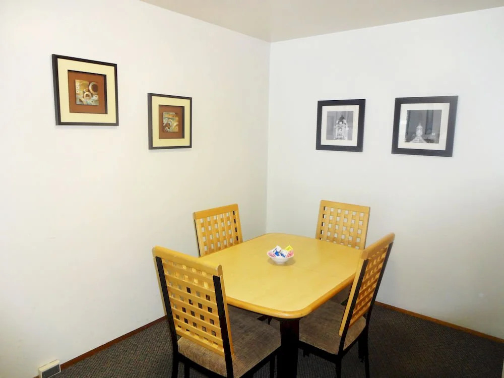 University Motel Suites