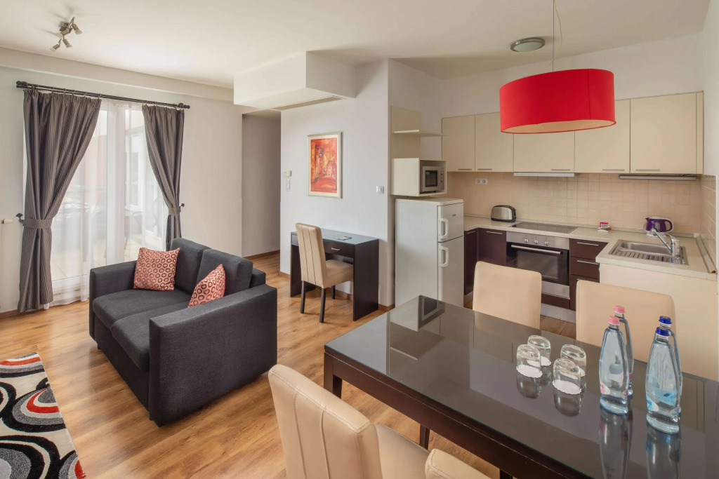 Escala Hotel & Suites
