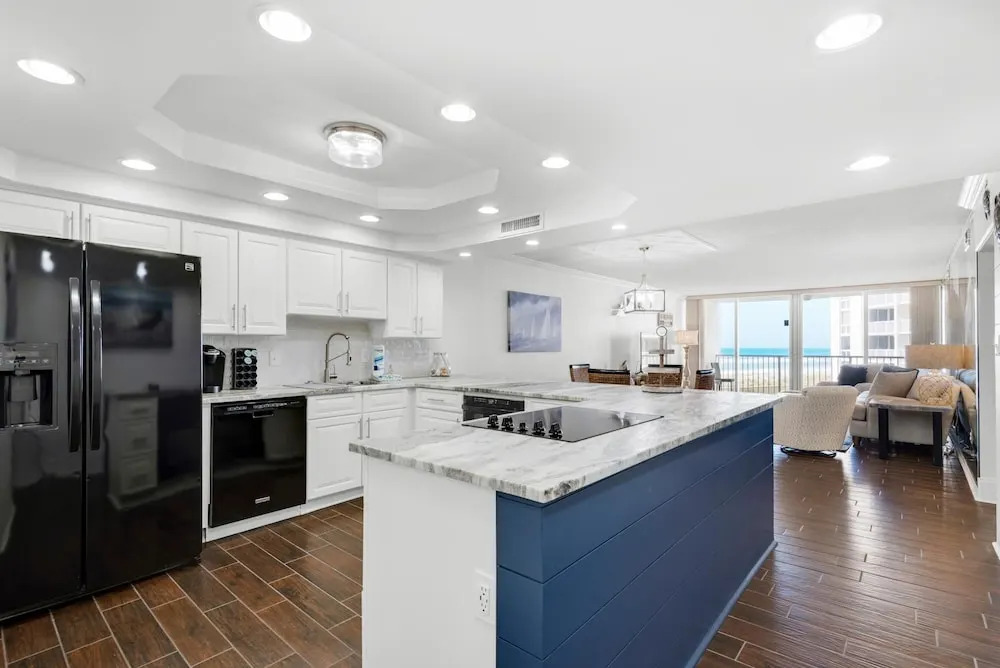Shoreline Towers 1035