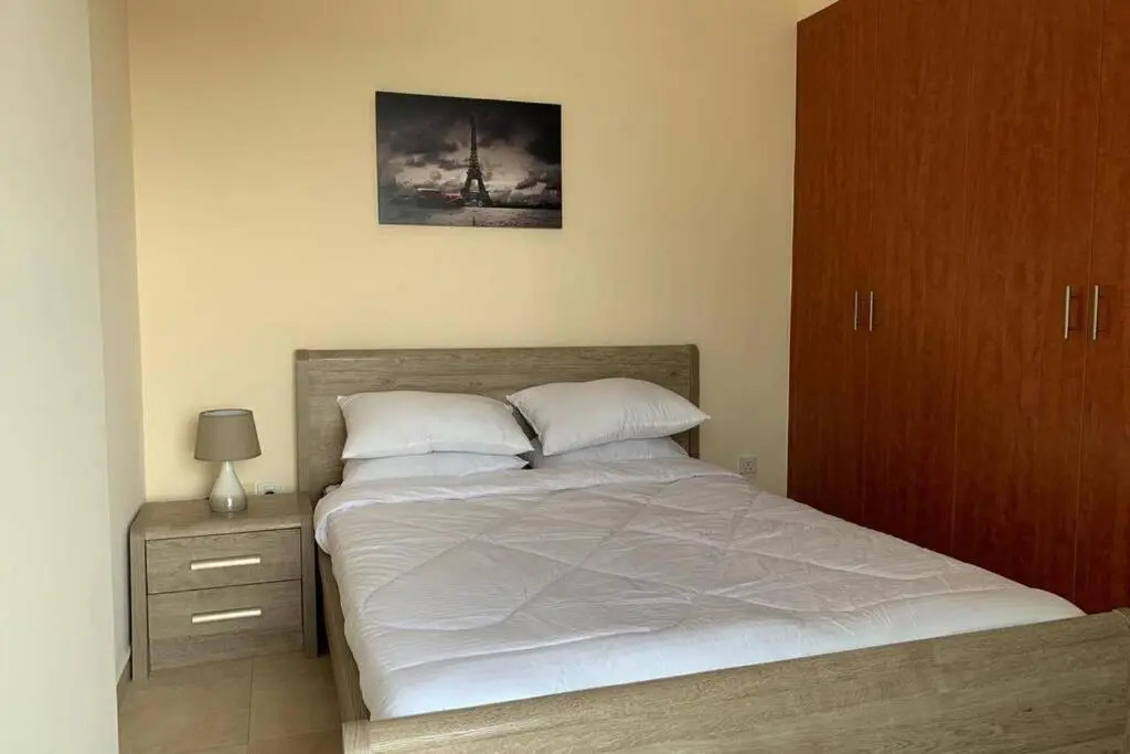 Cozy 2BHK Near to DMCC Metro Station -505