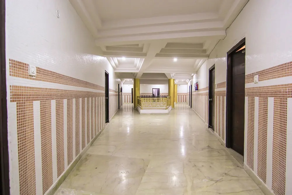 OYO 11532 Hotel SR Grand