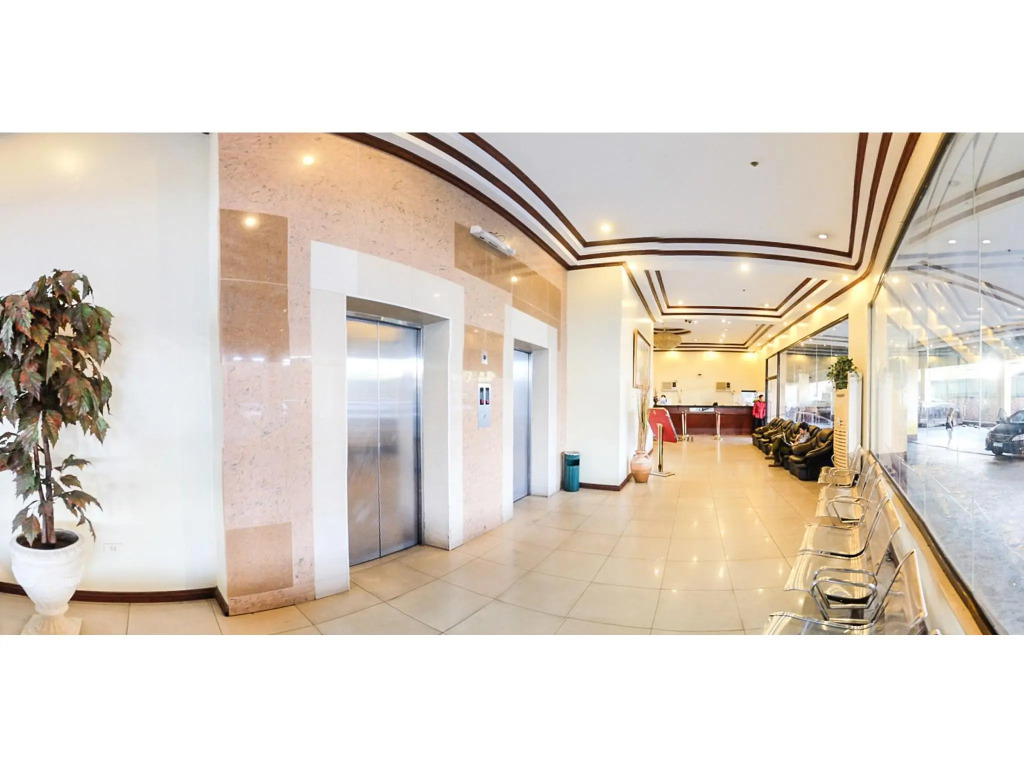 Crowne Garden Hotel