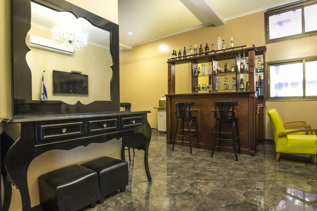 Laguardia Hotel