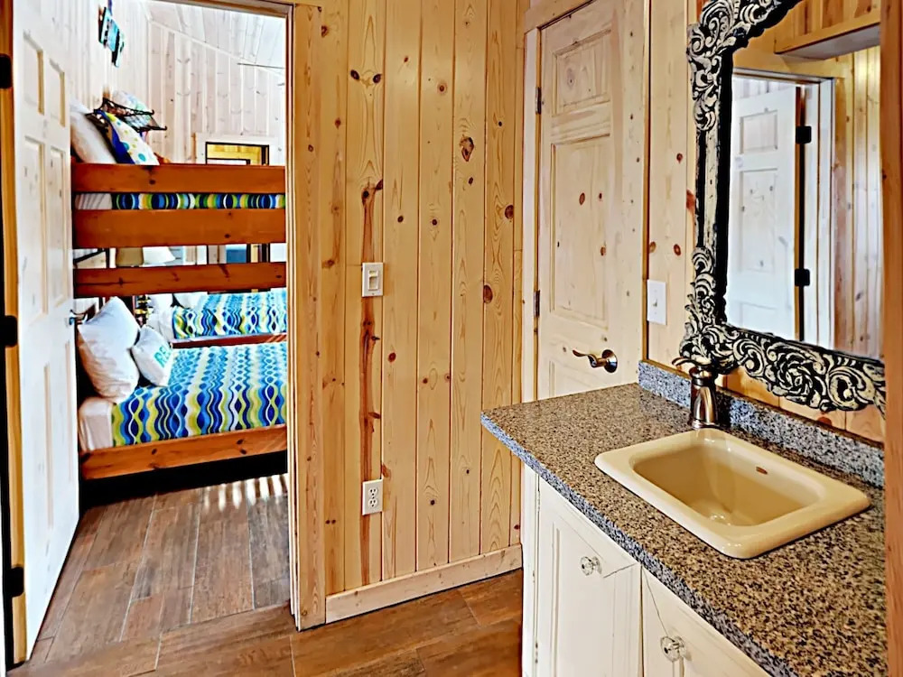 Salt Pines Cottage on 9th Street 3 Bedrooms 2 Bathrooms Home