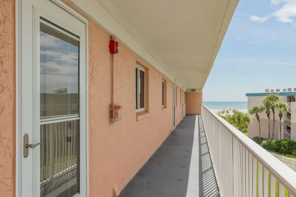 Stbt 405: Beachside Condo With Pool & Elevator 2 Bedroom Condo