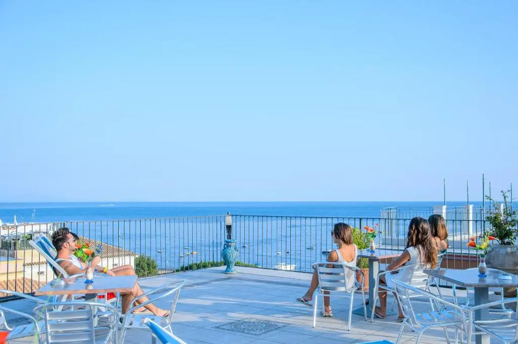 Albergo Riviera B&B Rooms & App Sea-View