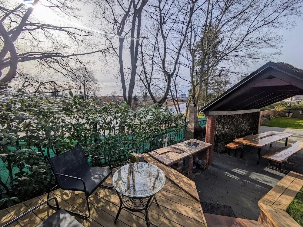 Holiday Apartment by the River, Sauna Included