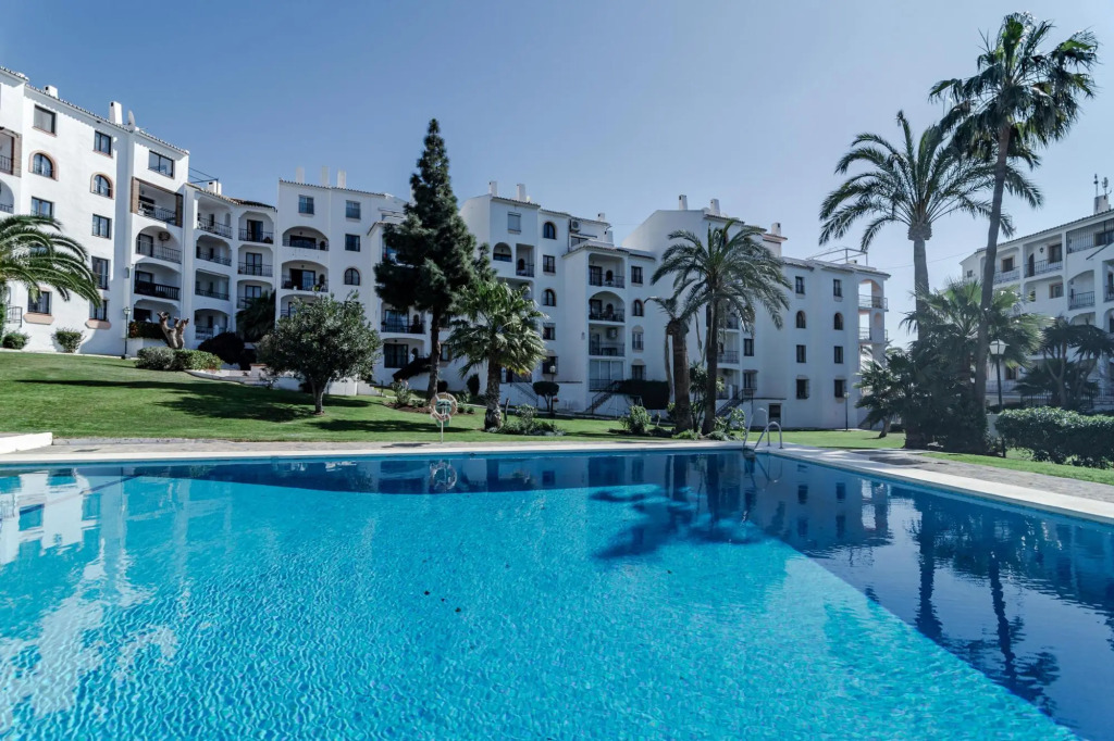 RDM33 -  2 bed apartment close to beach
