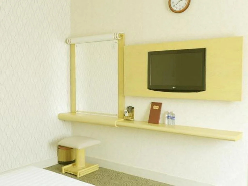 Holiday Hotel