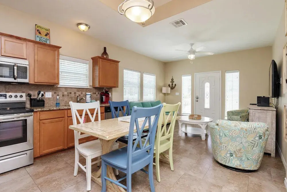 Comfy 2 bedroom | Pets & Shared Pool